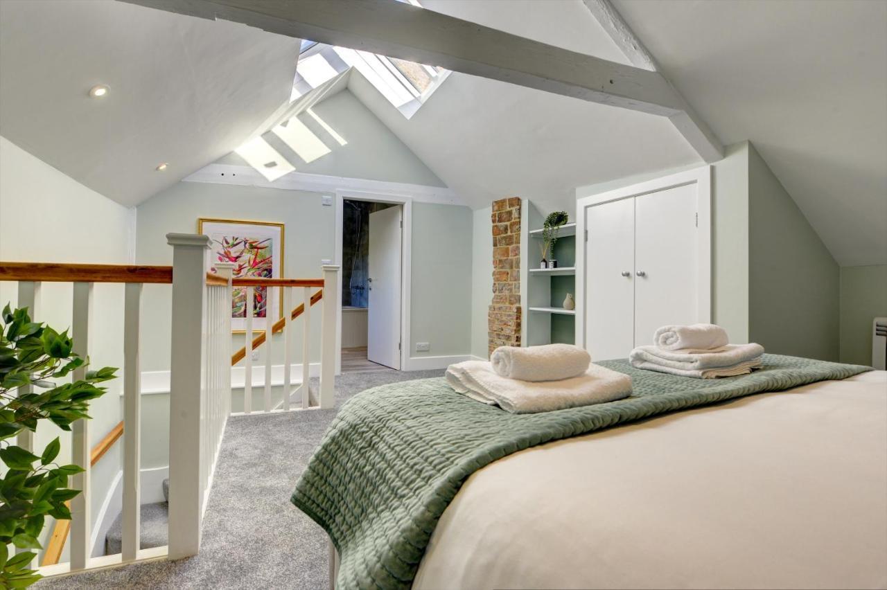 The Nook - A Modern 2 Bedroom Loft With Parking Ripon Exterior photo